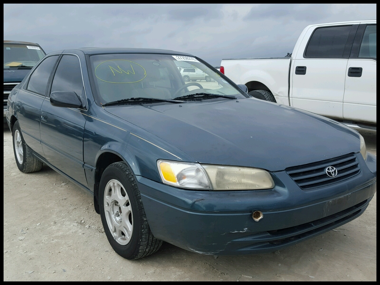 4T1BF22K8VU 1997 TOYOTA CAMRY CE 3 0L Left View