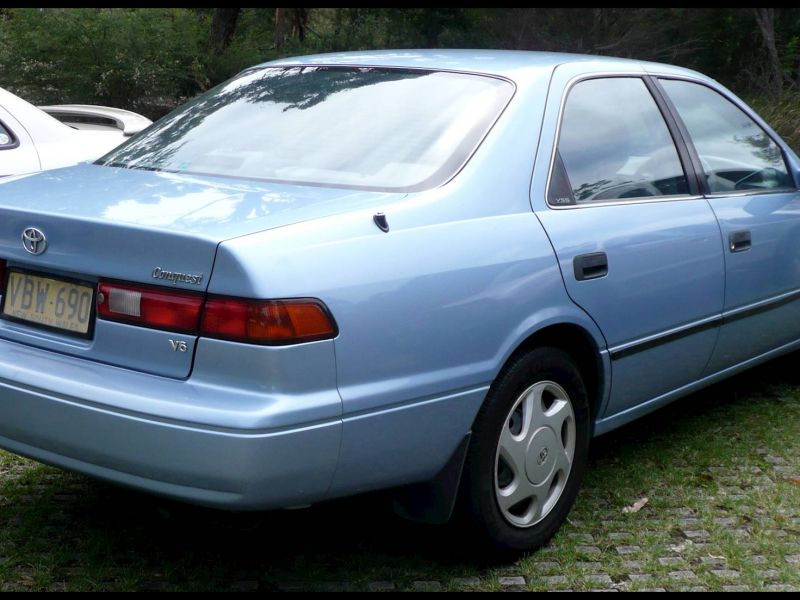 1998 toyota Camry Le Specs