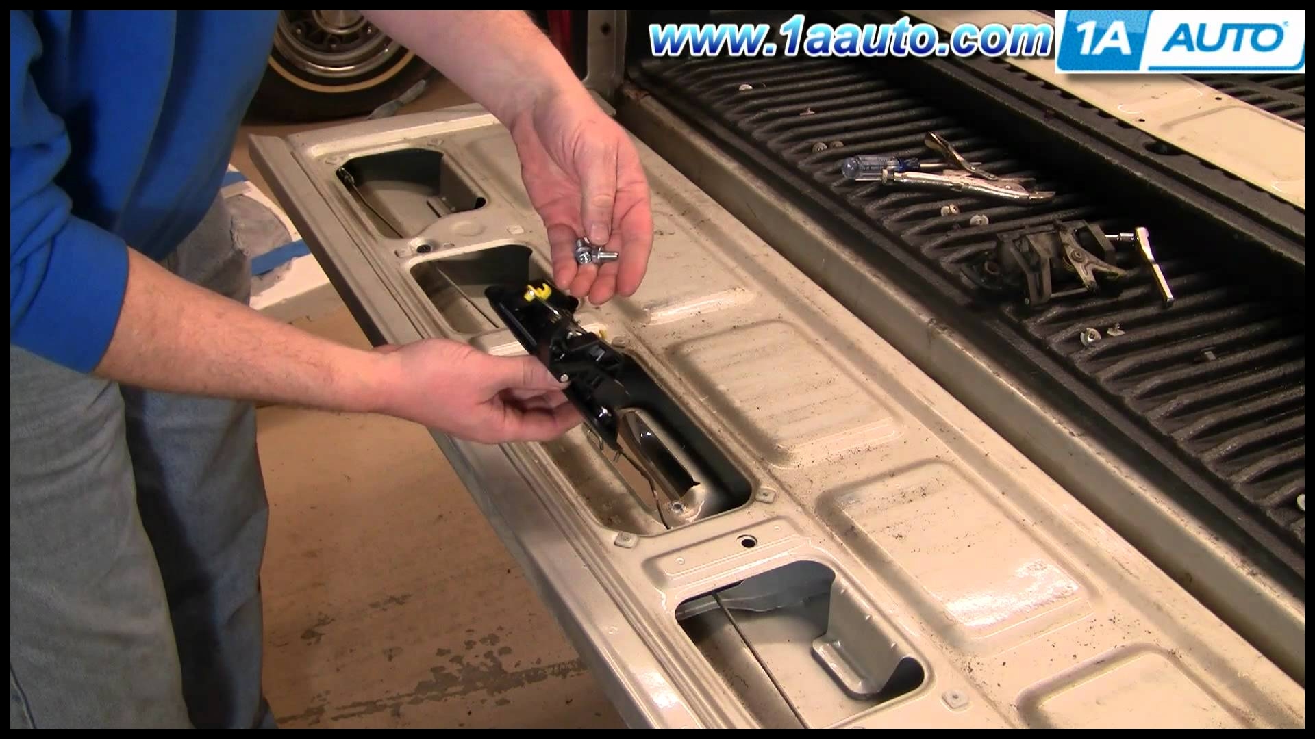 How to Install Replace Broken Tailgate Handle Toyota Ta a 95 04 1AAuto