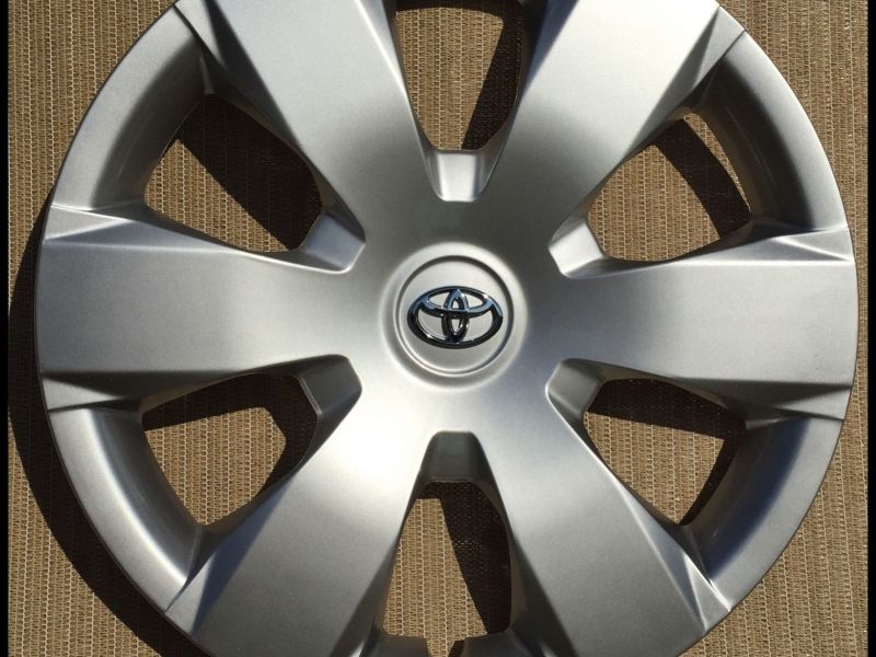 2006 toyota Camry Hubcap