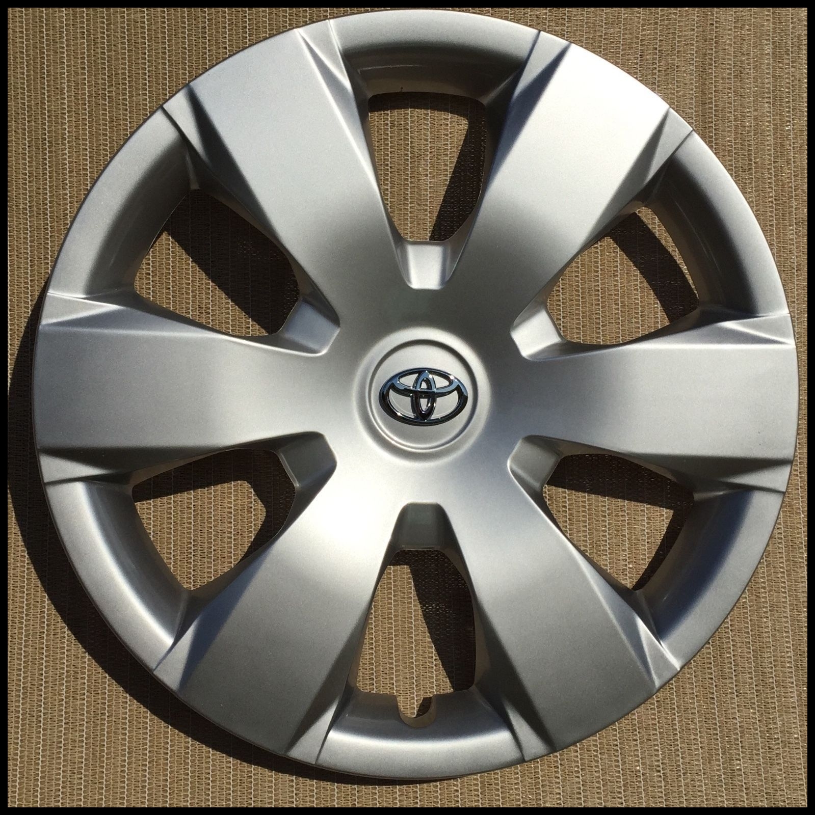 2006 toyota Camry Hubcaps Nice Awesome 16 Hubcap Wheelcover Fits 2007 2011 toyota Camry 2017