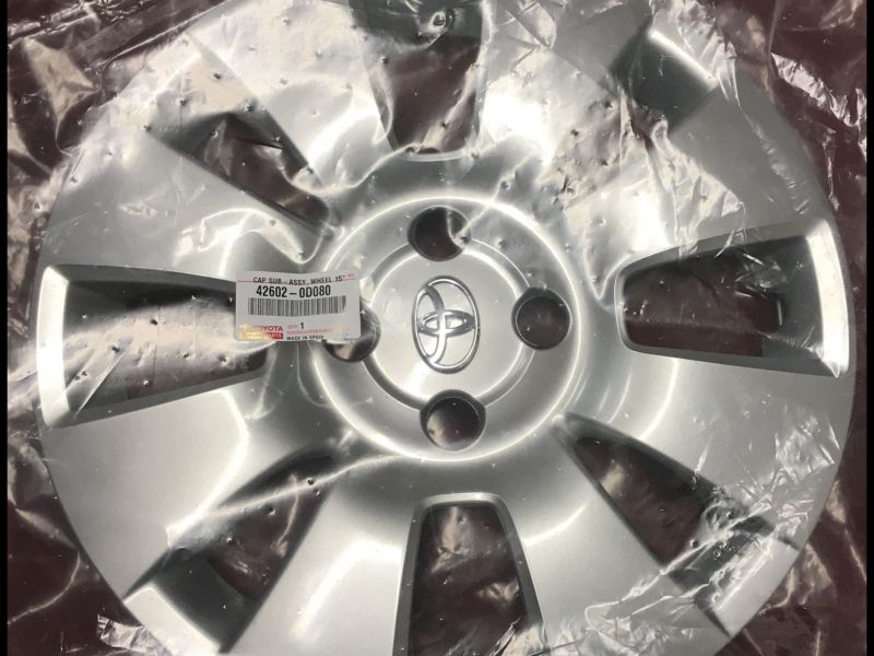 2007 toyota Yaris Hubcap