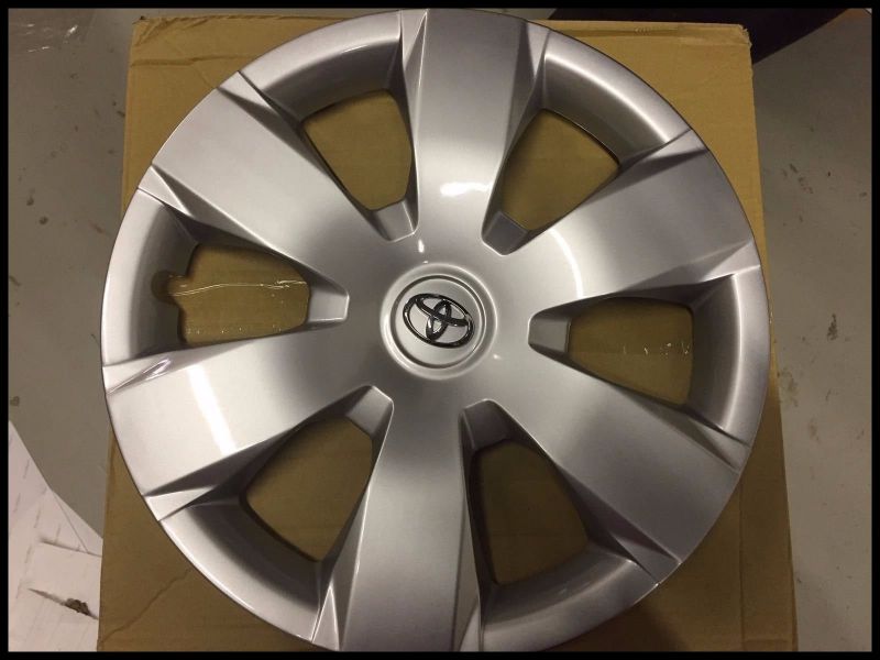 2011 toyota Camry Hubcap