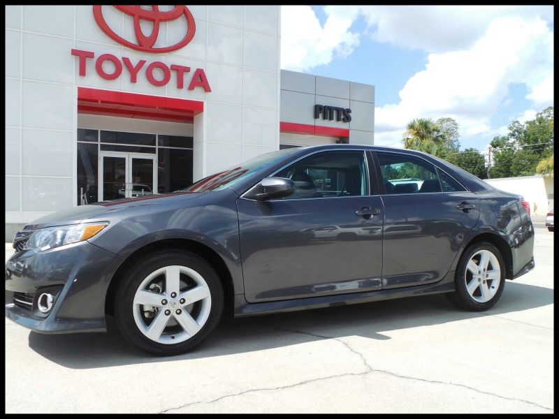 2012 toyota Camry Se Tires