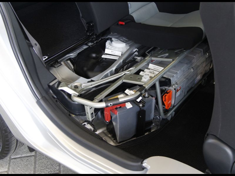 2013 toyota Camry Hybrid Battery Life