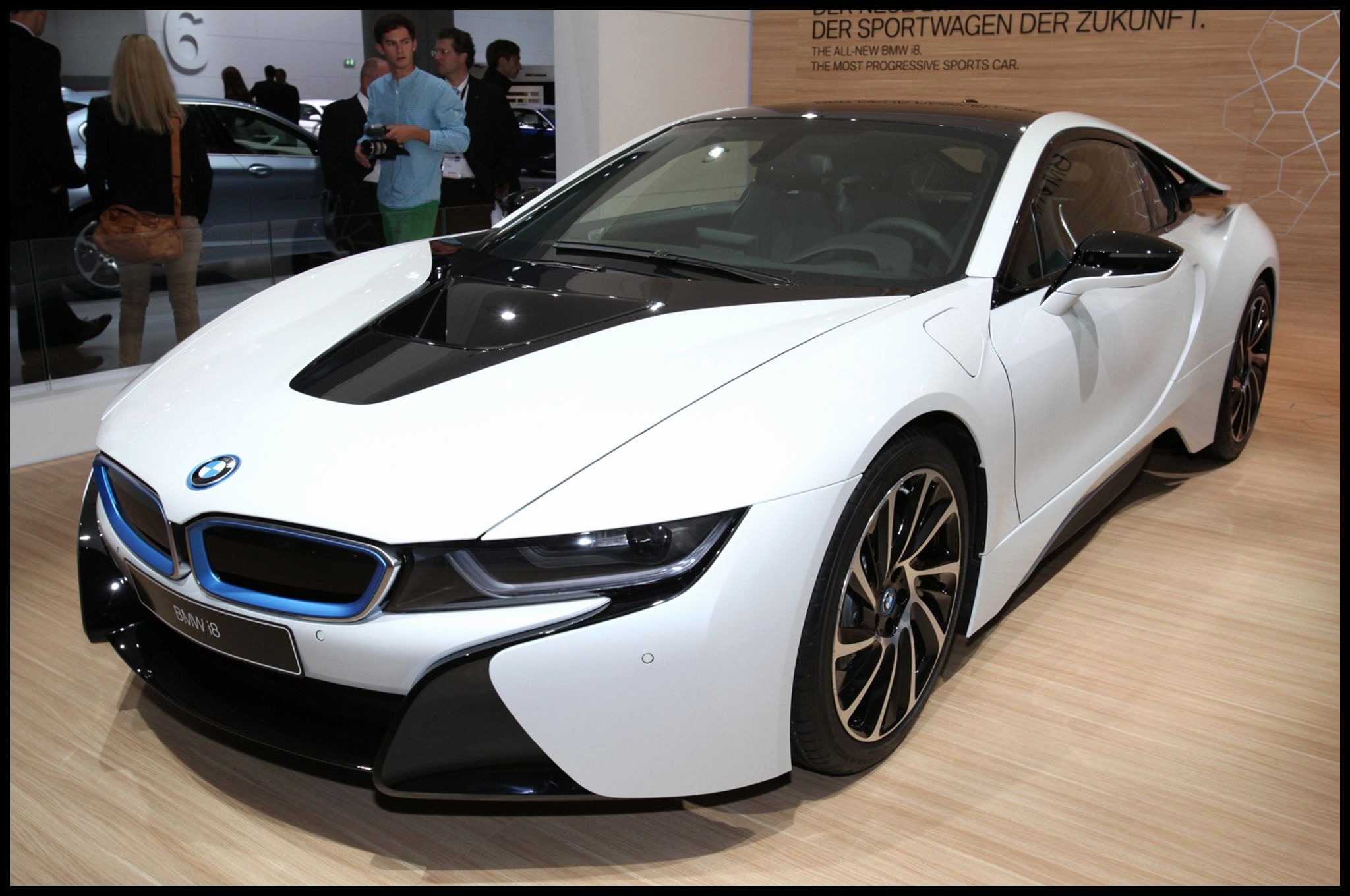 2014 BMW i8 Hybrid White Release Front Widescreen Wallpaper