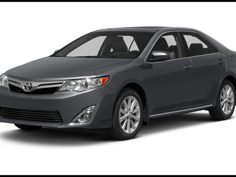 2014 toyota Camry Features