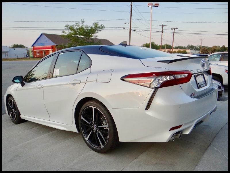 2018 toyota Camry Two tone