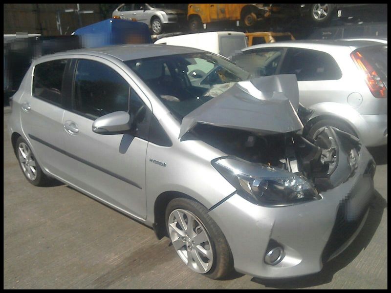 Damaged toyota Yaris for Sale