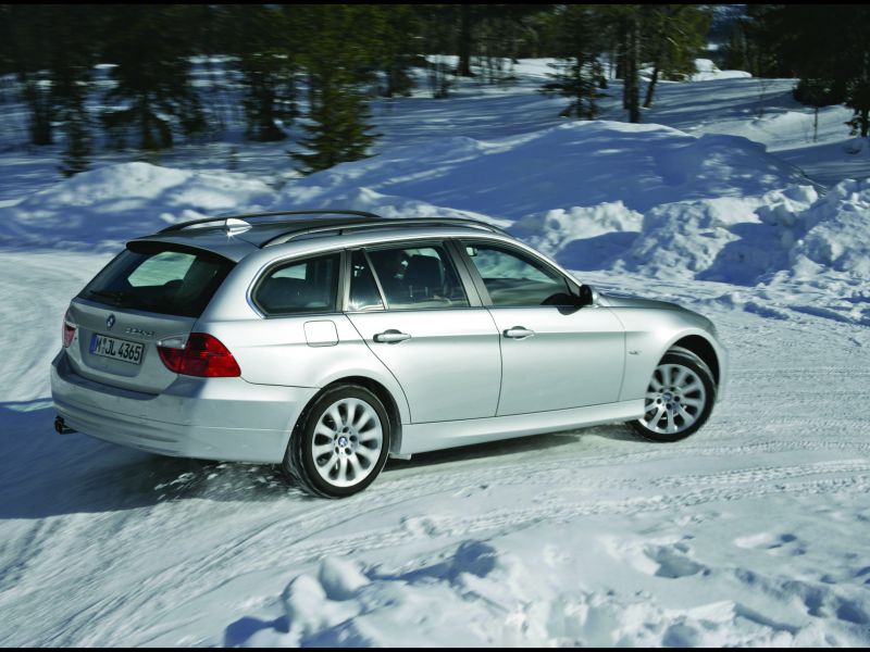 Driving Bmw 3 Series In Snow