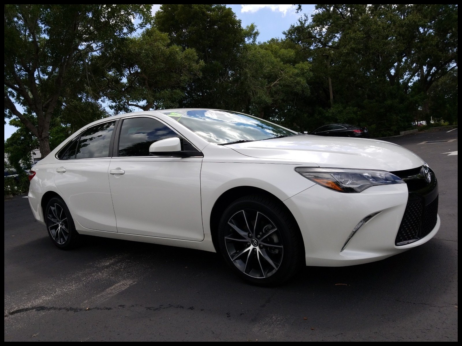 Pre Owned 2017 Toyota Camry XSE V6 MOONROOF ENTUNE TOUCH SCREEN