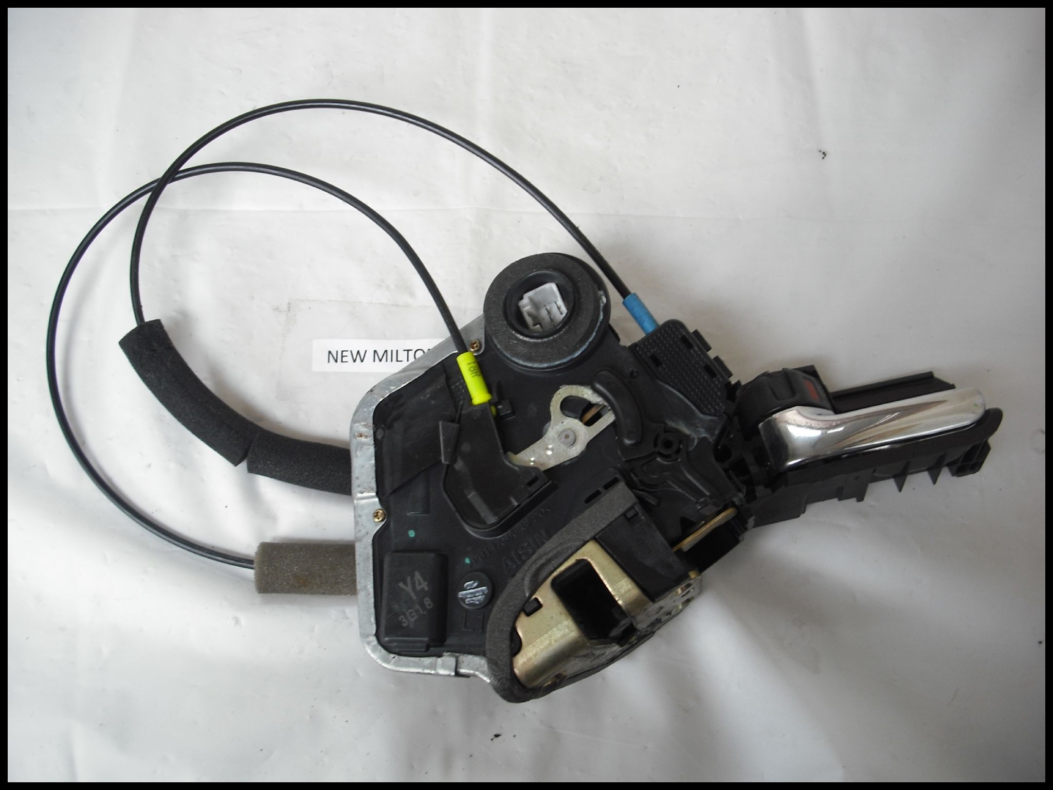 TOYOTA AVENSIS MK2 REAR DOOR CATCH WITH CENTRAL LOCKING ACTUATOR N S LEFT